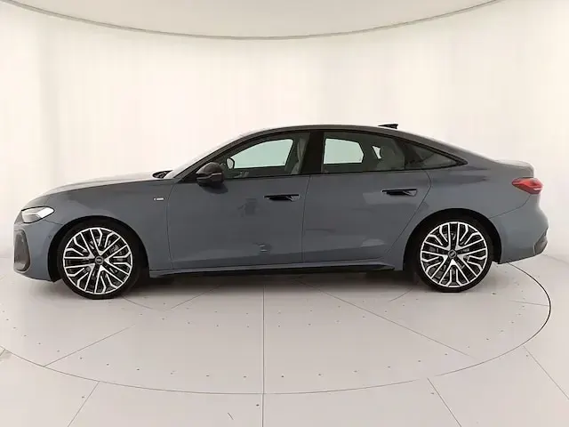 Usata Audi A5 S-Line 204 CV (150 kW) 2025 Blu horizon metallizzato Berlina