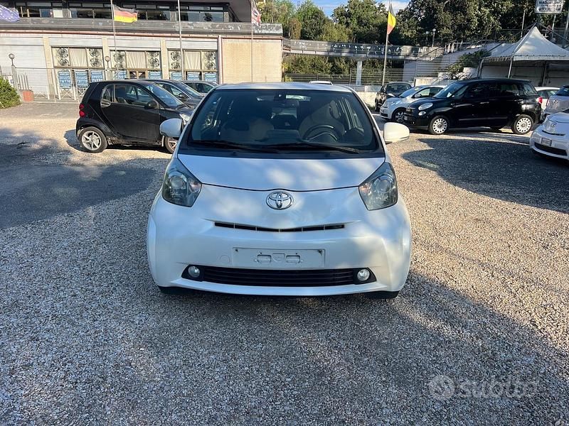 Bianco Usata 2011 Toyota iQ Due volumi | 7499 € (Buon prezzo) - Immagine 1/4