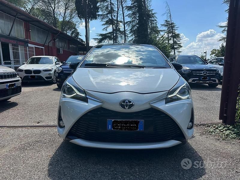 Usata Toyota Yaris Lounge 111 CV (81 kW) 2019 Bianco Berlina