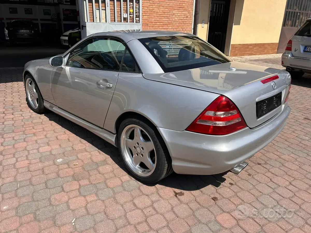 Usata Mercedes SLK320 AMG 218 CV (160 kW) 2001 Grigio Cabrio