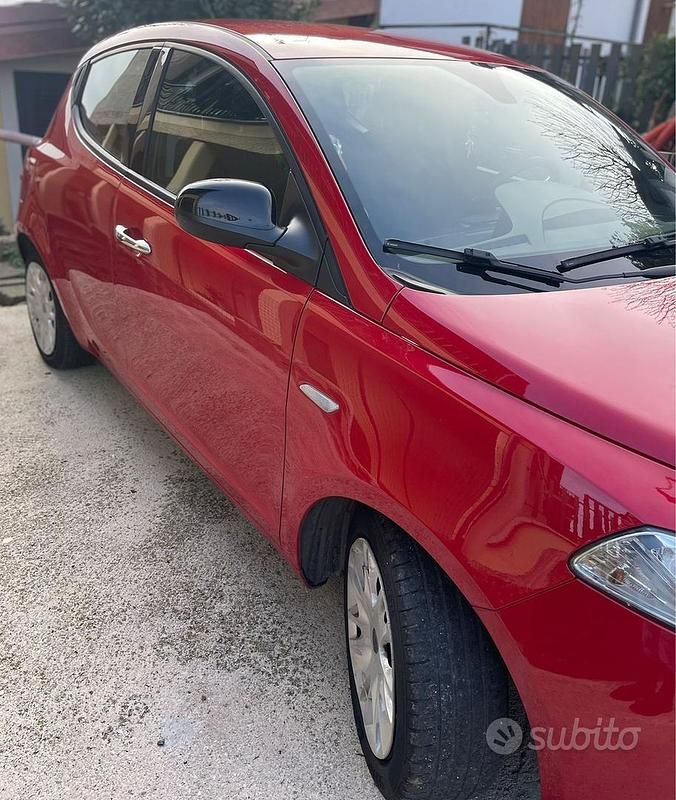 Usata Lancia Ypsilon 2018 Rosso Utilitaria