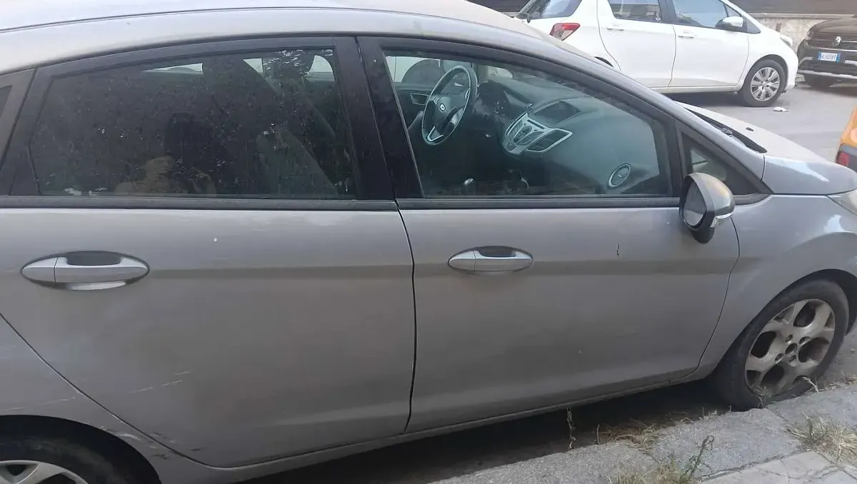 Usata Ford Fiesta 92 CV (67 kW) 2012 Grigio Berlina