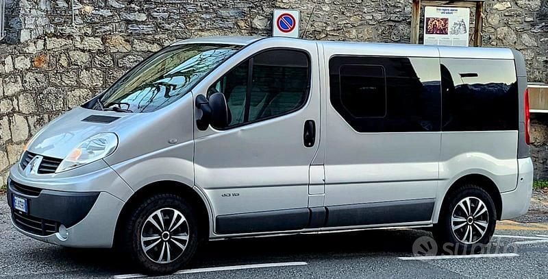 Begagnad Renault Trafic 2012 Grå Minibuss