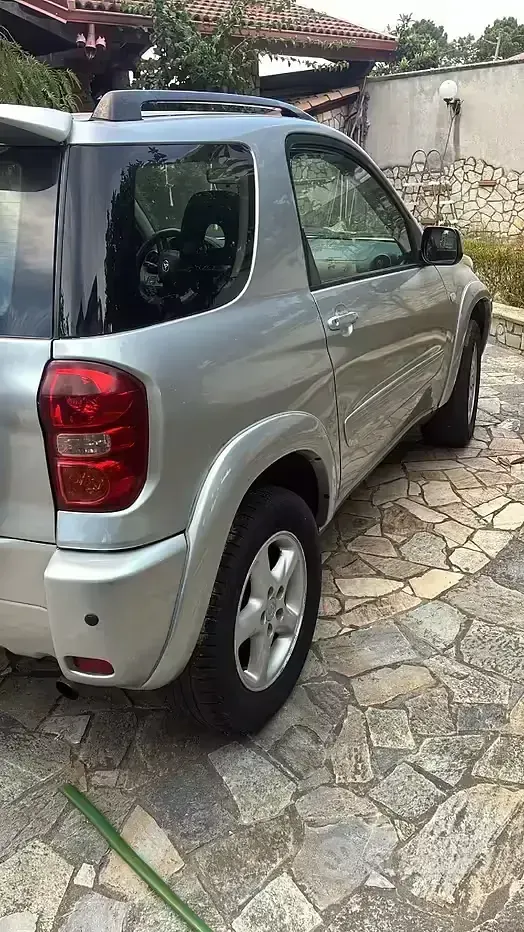 Usata Toyota RAV4 116 CV (85 kW) 2005 Grigio SUV