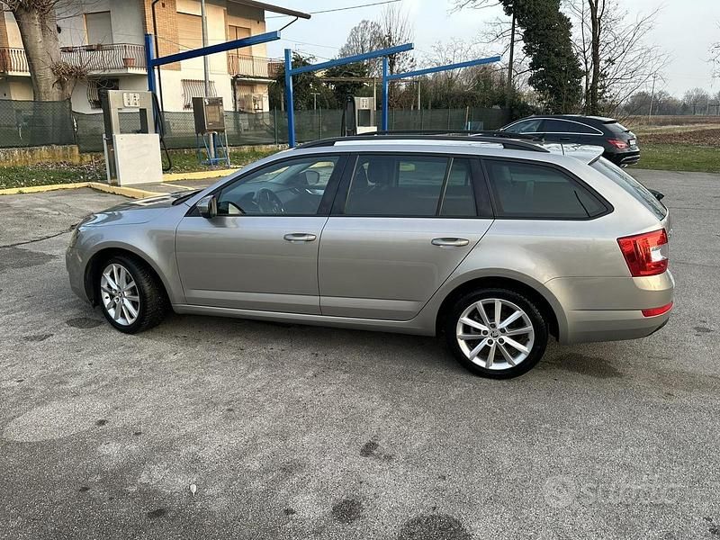 Usata Skoda Octavia G-TEC 110 CV (80 kW) 2016 Grigio Station wagon