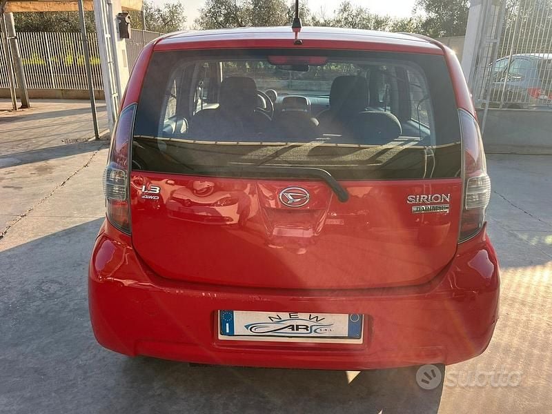 Usata Daihatsu Sirion 87 CV (63 kW) 2006 Rosso Utilitaria