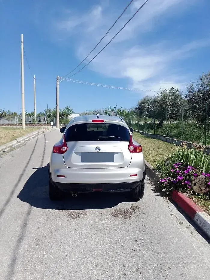 Gebraucht Nissan Juke Acenta 110 PS (80 kW) 2012 Silber SUV