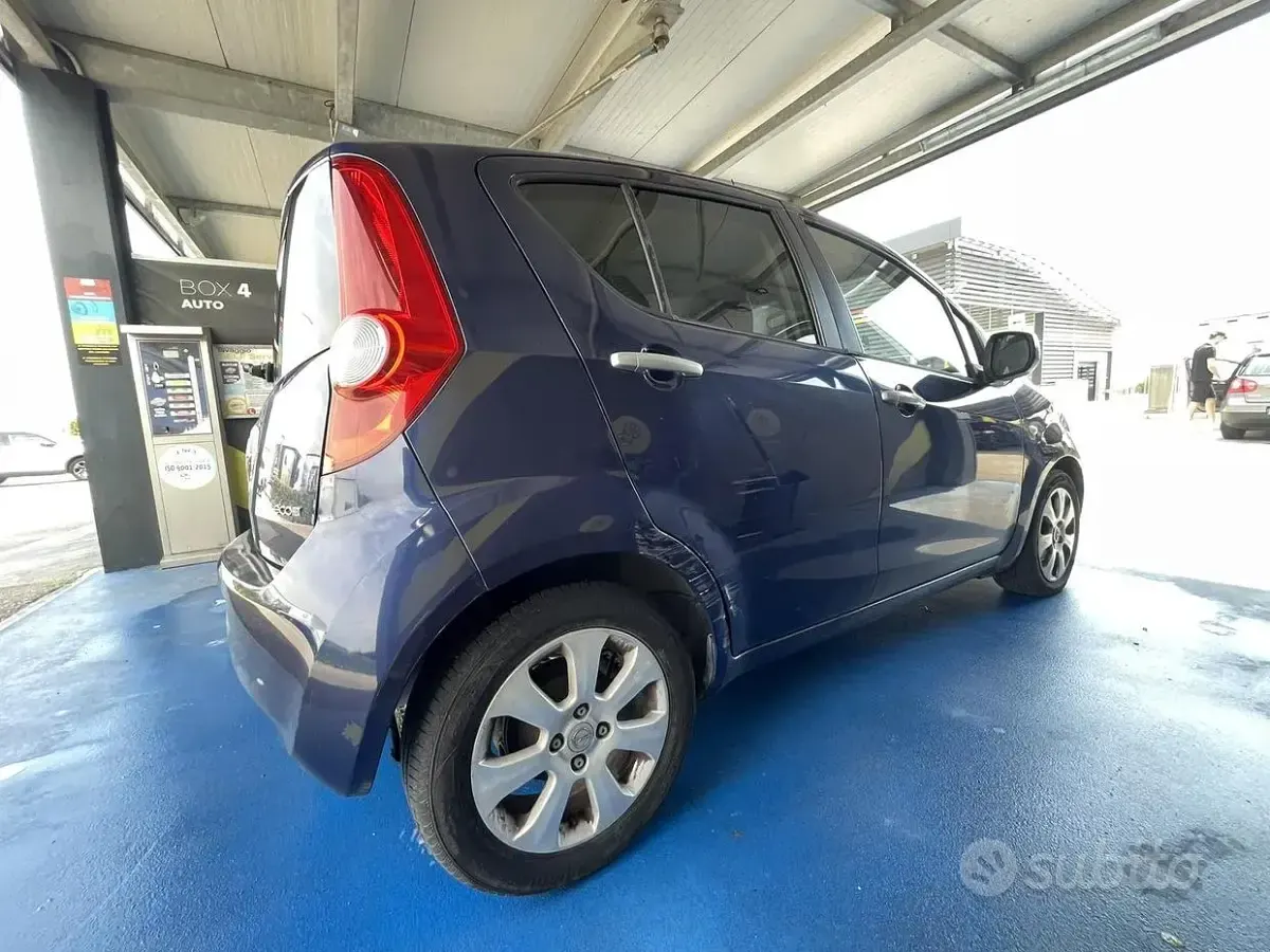 Usata Opel Agila 65 CV (47 kW) 2008 Bluazzurro Utilitaria