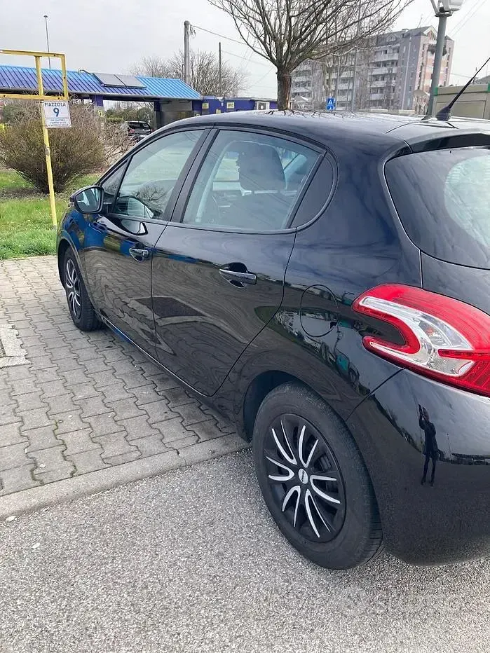 Usata Peugeot 208 2013 Nero Utilitaria