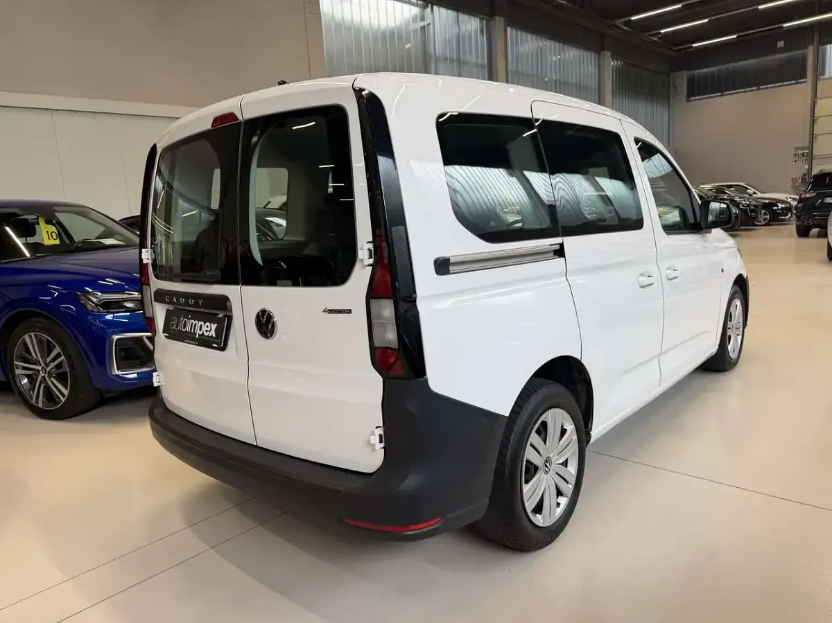 Usata VW Caddy 122 CV (89 kW) 2021 Bianco Monovolume