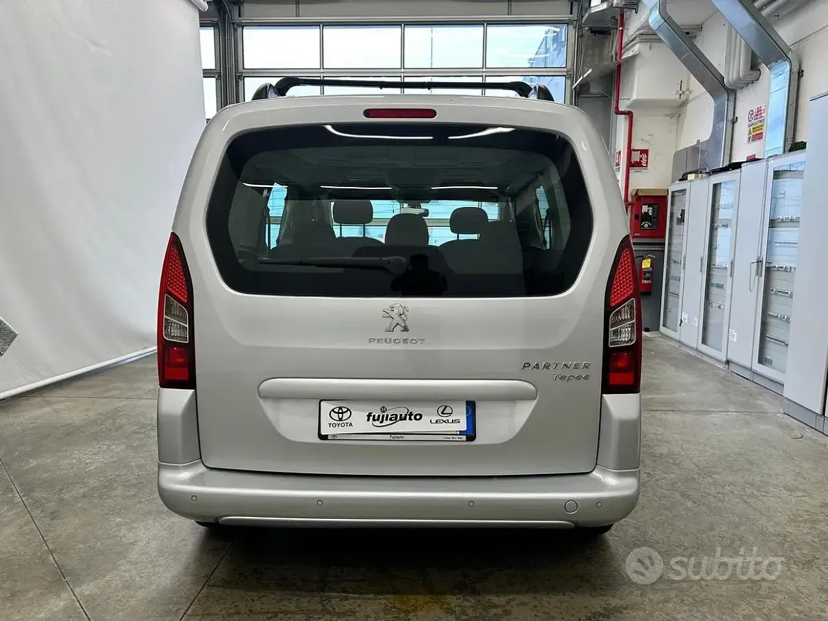 Usata Peugeot Partner Tepee Outdoor 92 CV (67 kW) 2014 Grigio Monovolume