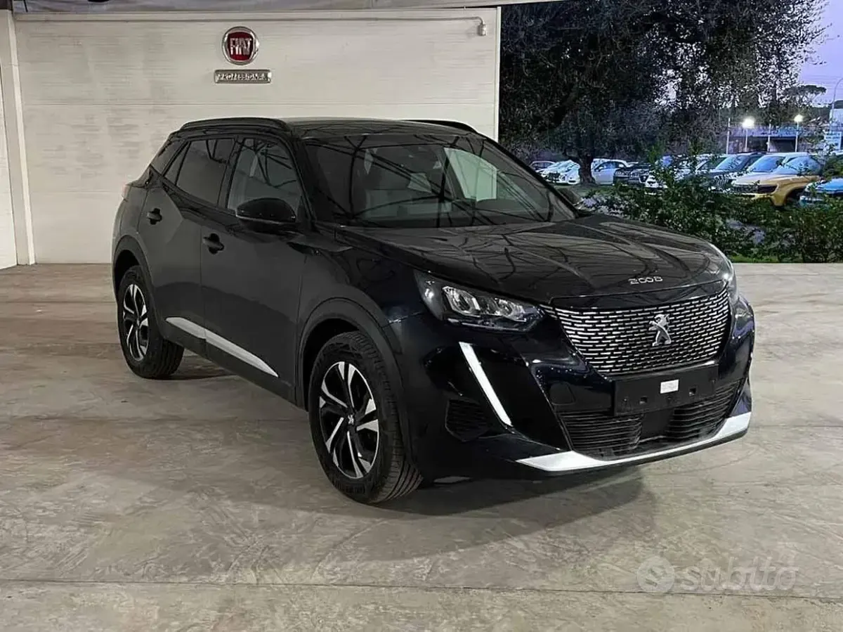 Usata Peugeot 2008 Allure 102 CV (75 kW) 2023 Nero SUV