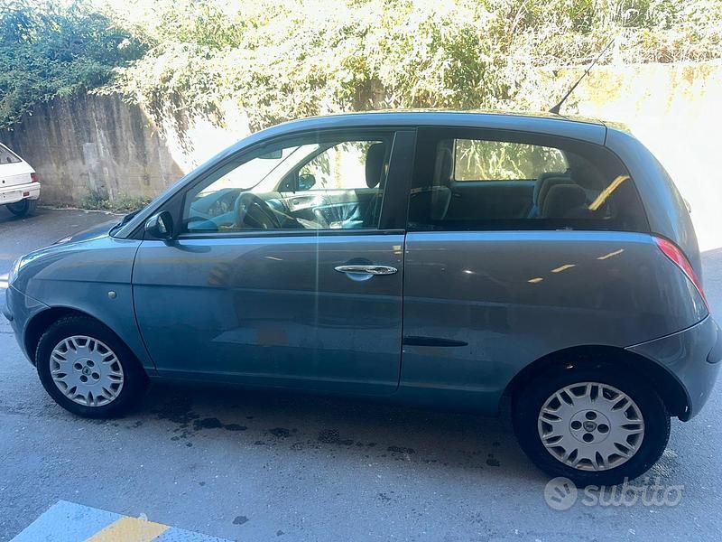 Usata Lancia Ypsilon 70 CV (51 kW) 2005 Grigio Utilitaria