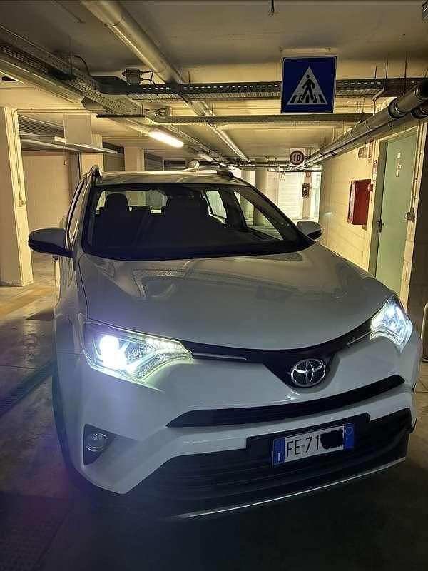 Usata Toyota RAV4 Active 143 CV (105 kW) 2016 SUV