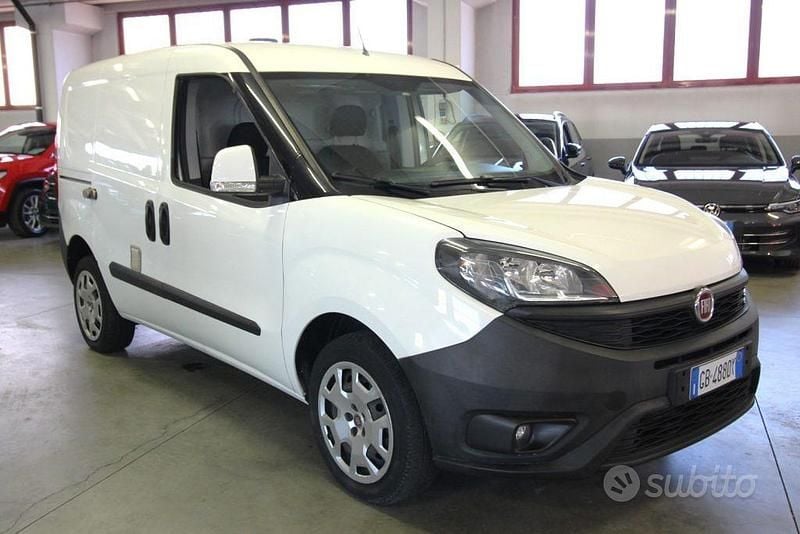 Usata Fiat Doblò Lounge 120 CV (88 kW) 2020 Bianco Monovolume