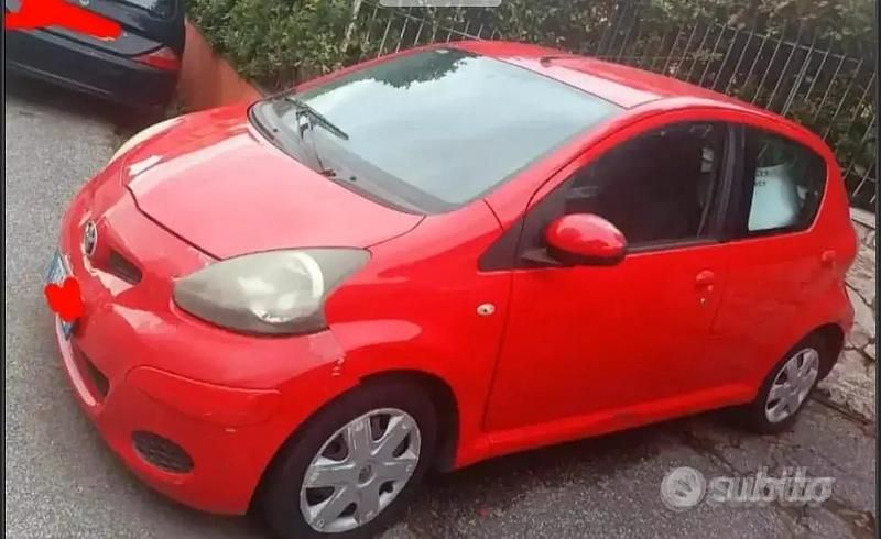 Usata Toyota Aygo Connect Style 68 CV (50 kW) 2011 Rosso Utilitaria