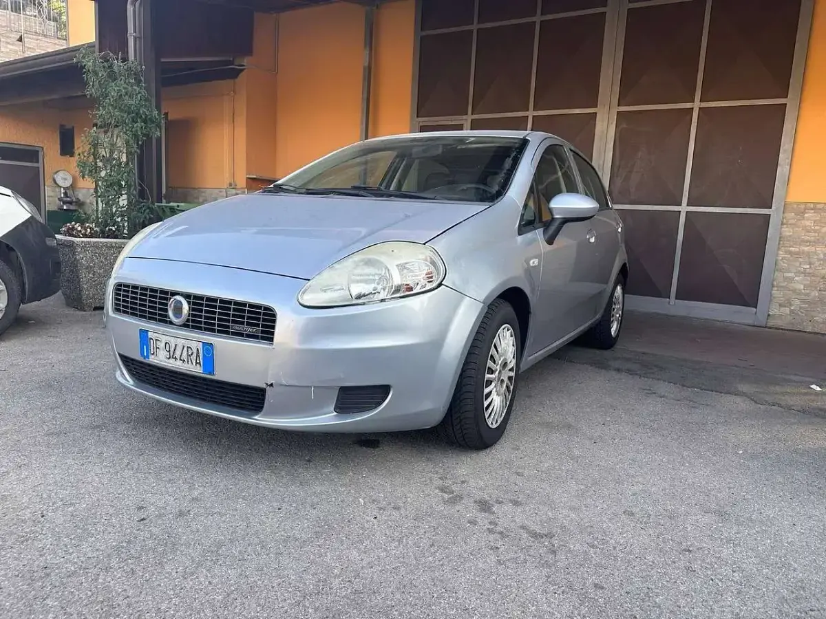 Usata Fiat Grande Punto Active 75 CV (55 kW) 2006 Grigio Utilitaria