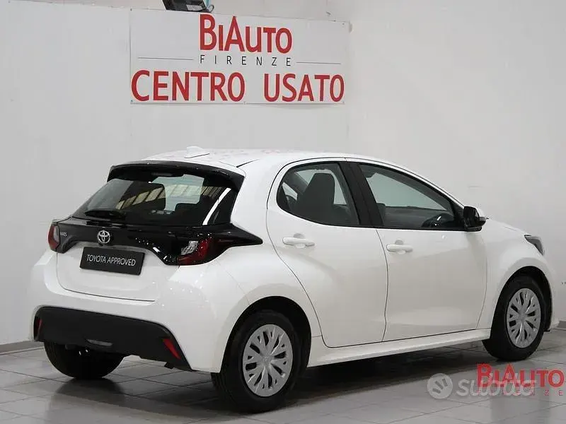 Usata Toyota Yaris Active 72 CV (52 kW) 2022 Bianco Utilitaria
