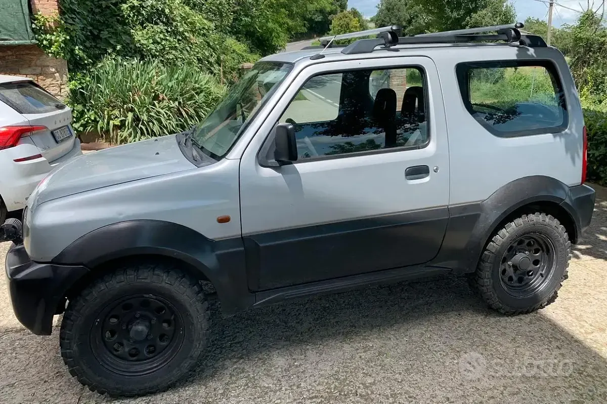 Usata Suzuki Jimny 80 CV (58 kW) 1999 Grigio SUV