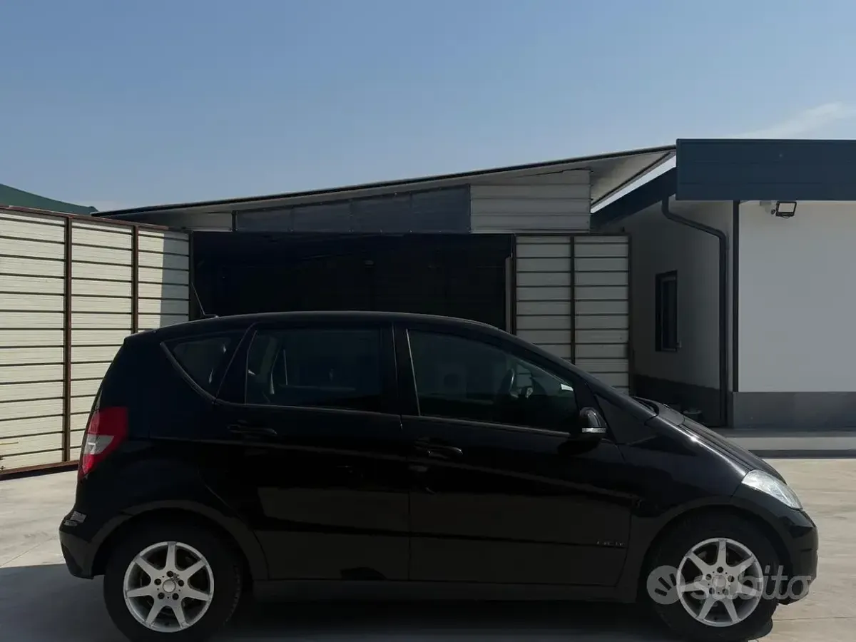 Usata Mercedes A160 Premium 82 CV (60 kW) 2012 Nero Utilitaria