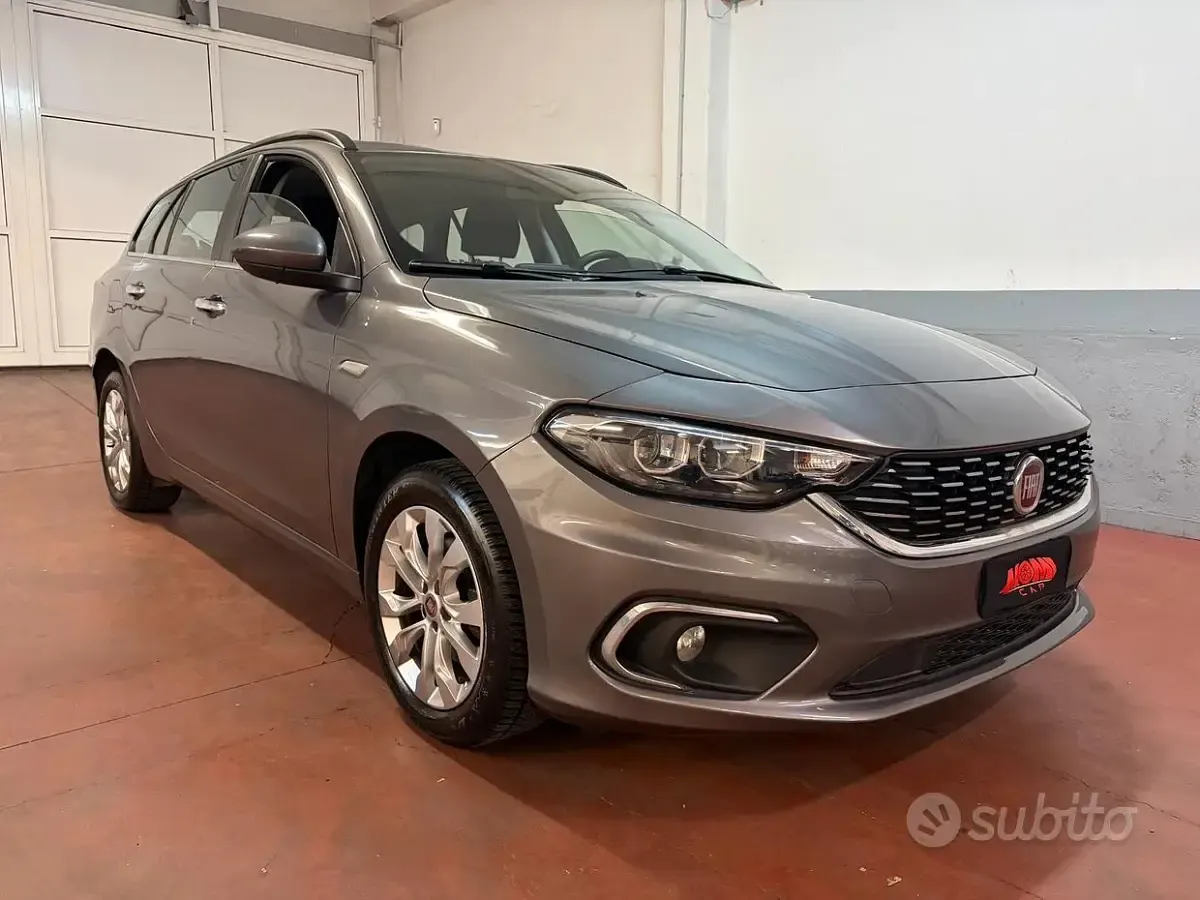 Usata Fiat Tipo Lounge 120 CV (88 kW) 2018 Grigio Station wagon