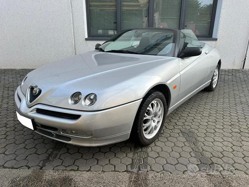 Usata Alfa Romeo Spider 144 CV (105 kW) 1998 Grigio Cabrio
