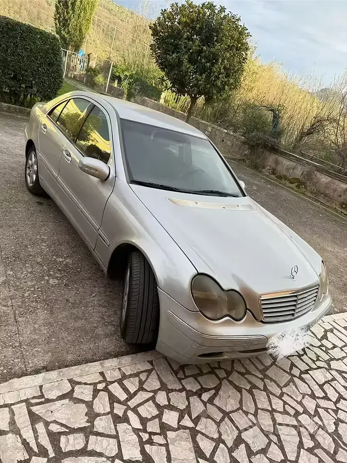 Usata Mercedes C220 143 CV (105 kW) 2000 Berlina