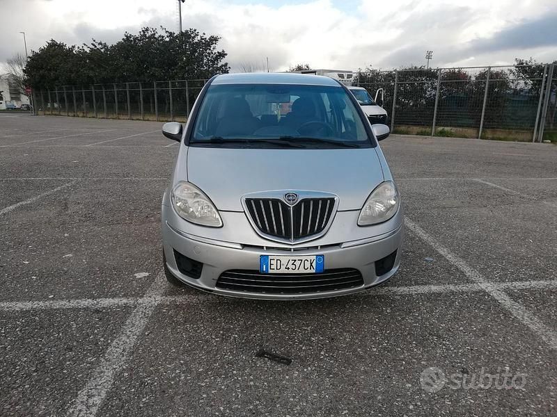 Usata Lancia Musa 90 CV (66 kW) 2010 Grigio Monovolume