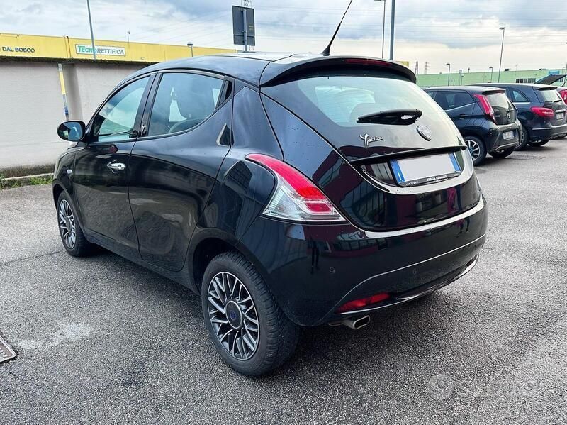 Nero Usata 2016 Lancia Ypsilon Gold Due volumi | 7999 € (Buon prezzo) - Immagine 1/4