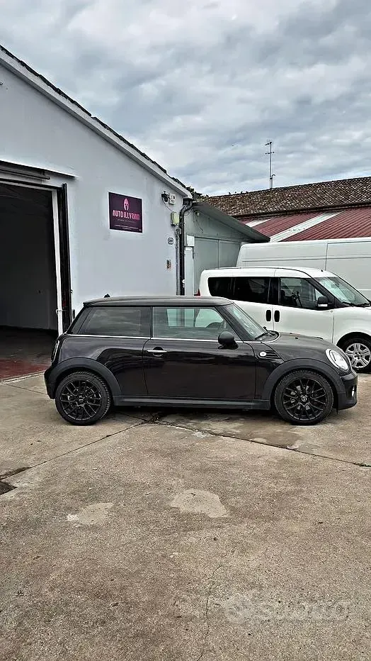 Usata Mini ONE 75 CV (55 kW) 2013 Marrone Utilitaria