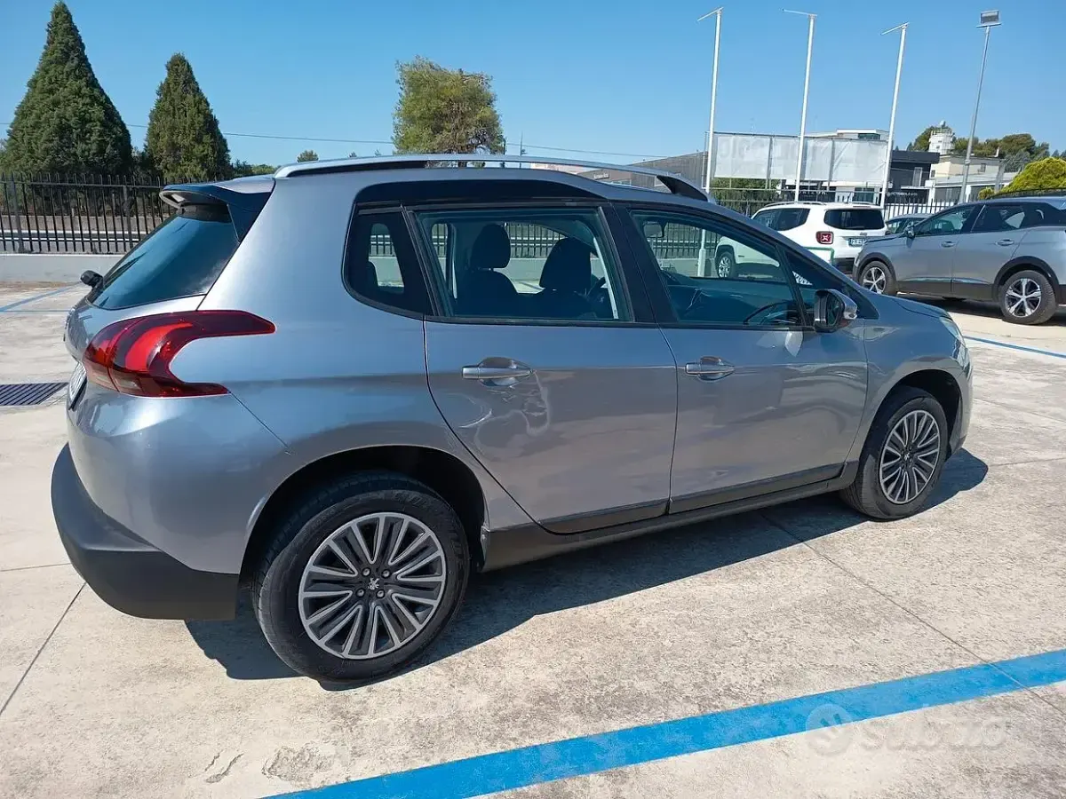 Usata Peugeot 2008 Active 99 CV (72 kW) 2017 Grigio SUV