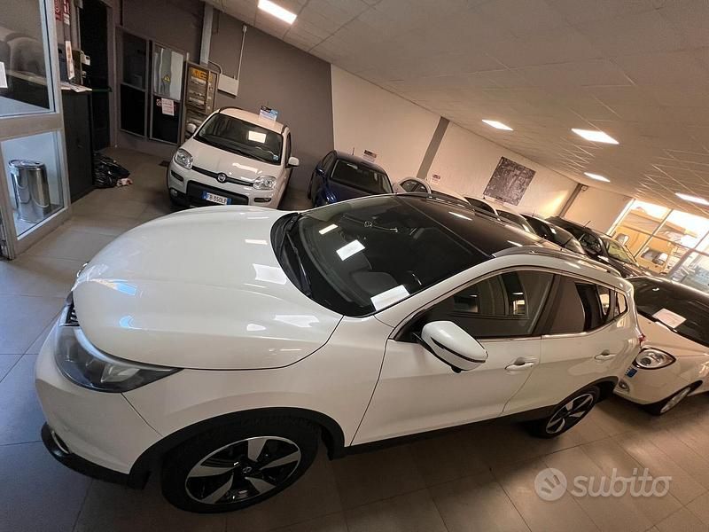 Usata Nissan Qashqai Tekna 131 CV (96 kW) 2016 Bianco SUV