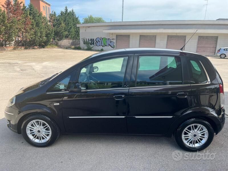 Usata Lancia Musa 95 CV (69 kW) 2011 Nero Monovolume