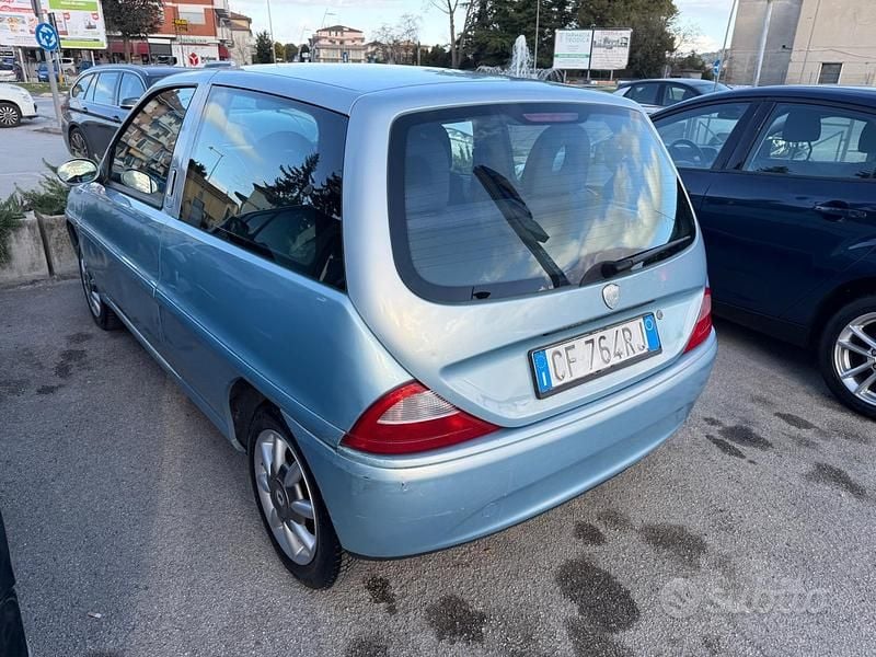 Usata Lancia Ypsilon 60 CV (44 kW) 2003 Blu Utilitaria