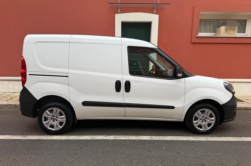 Usata Fiat Doblò 95 CV (69 kW) 2019 Bianco Monovolume