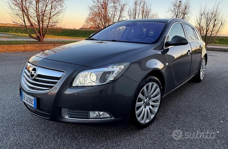 Grigio Usata 2010 Opel Insignia Cosmo Station wagon | 7900 € (Molto cara) - Immagine 1/4