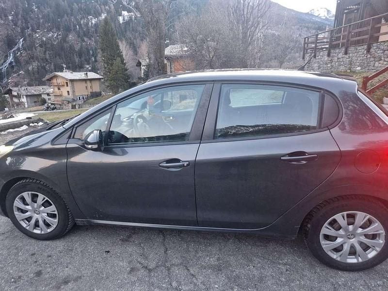 Usata Peugeot 208 Active 82 CV (60 kW) 2016 Utilitaria