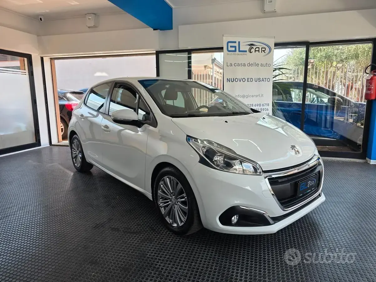 Usata Peugeot 208 Active 102 CV (75 kW) 2019 Bianco Utilitaria