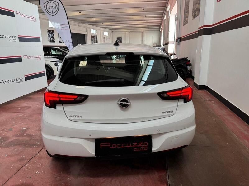 Usata Opel Astra Innovation 105 CV (77 kW) 2016 Bianco Berlina