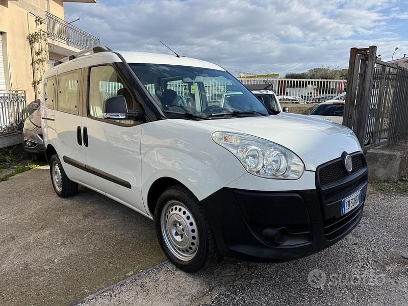 Usata Fiat Doblò 95 CV (69 kW) 2011 Bianco Monovolume