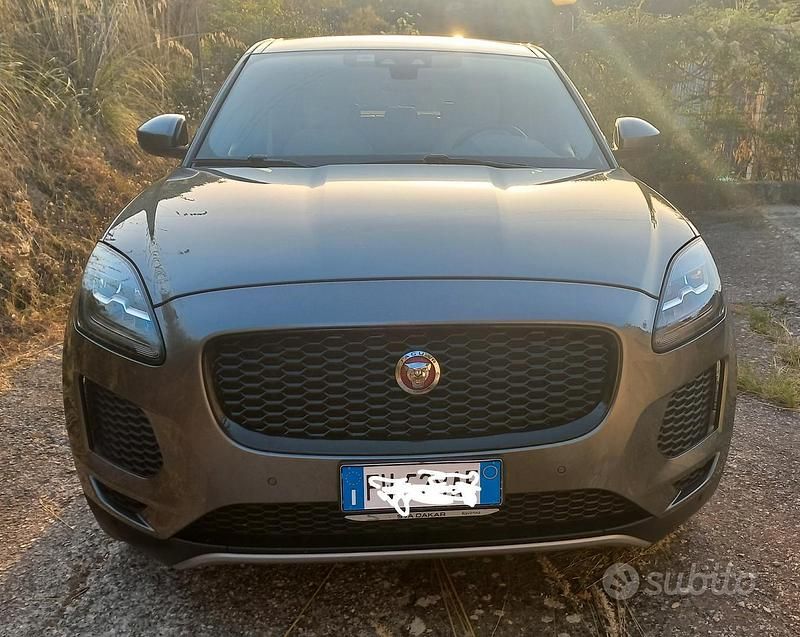 Grigio Usata 2019 Jaguar E-Pace SUV | 19.500 € (Buon prezzo) - Immagine 1/4