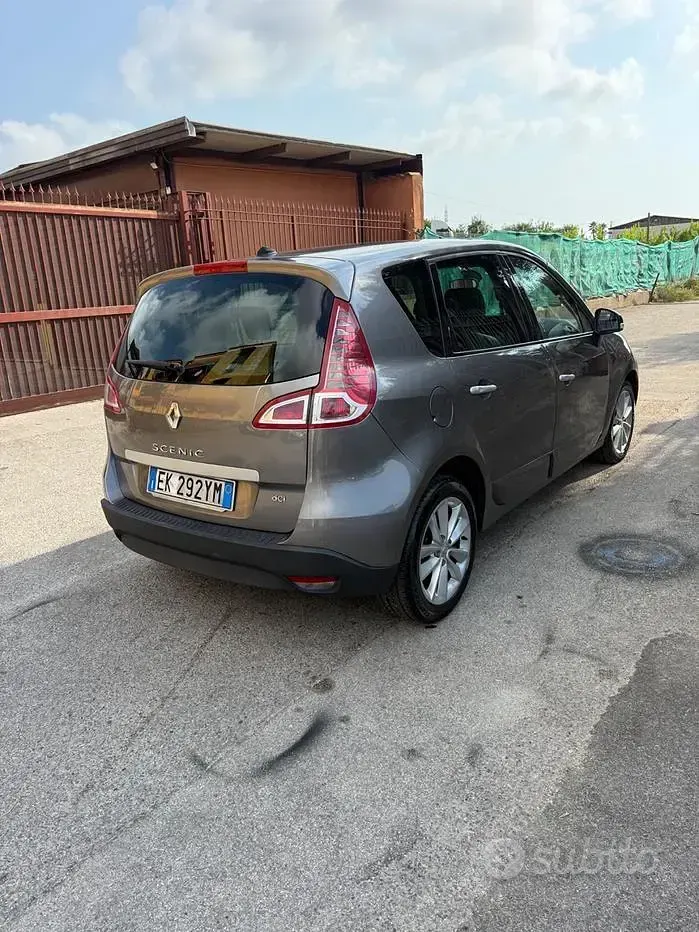 Usata Renault Scénic III Luxe 131 CV (96 kW) 2011 Grigio Monovolume