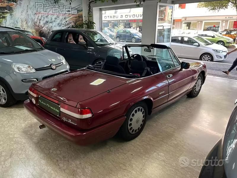 Usata Alfa Romeo Spider 109 CV (80 kW) 1991 Rosso Cabrio