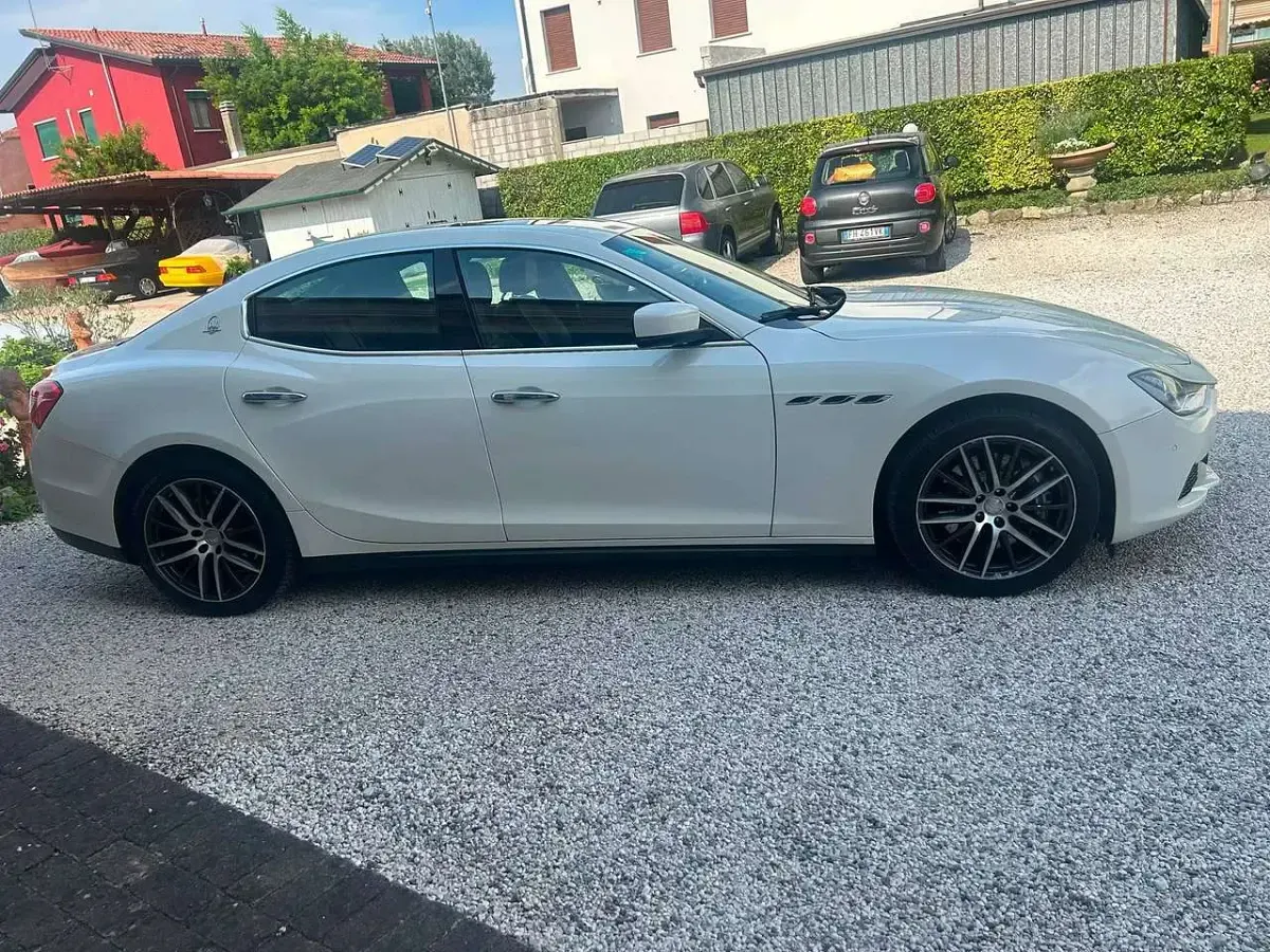 Usata Maserati Ghibli 250 CV (183 kW) 2015 Pastello Berlina
