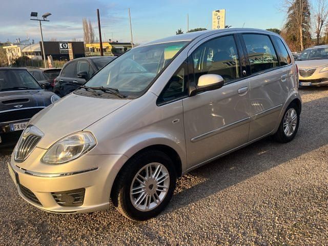 Usata Lancia Musa Gold 95 CV (69 kW) 2011 Argento Monovolume