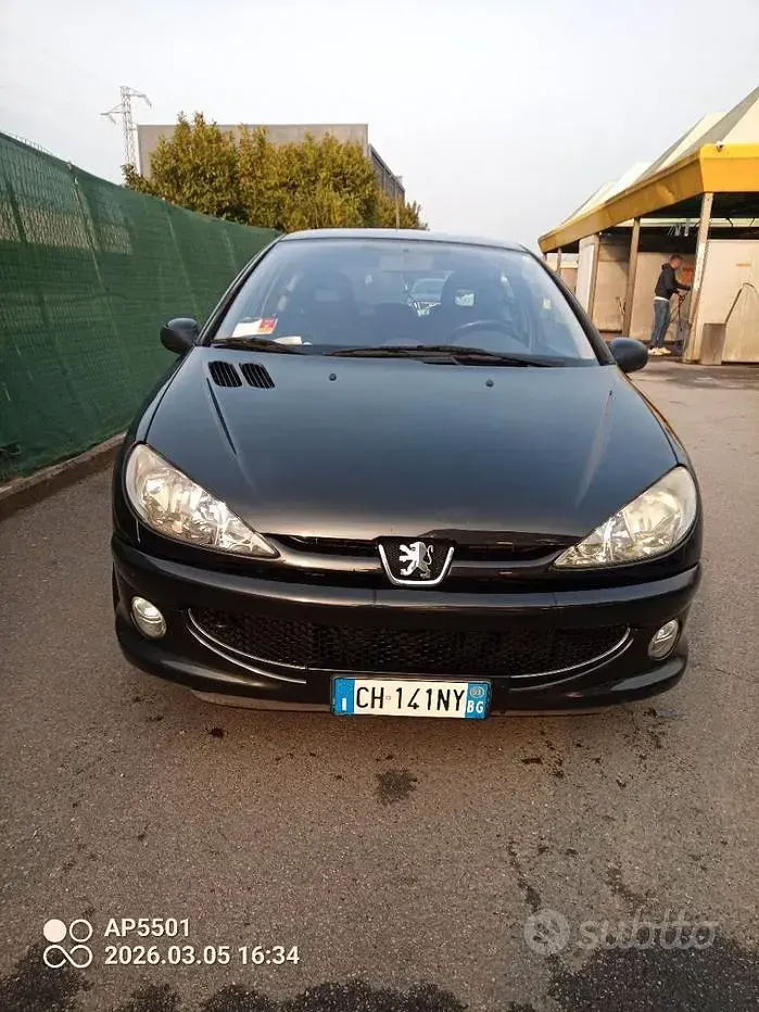Usata Peugeot 206 88 CV (64 kW) 2003 Nero Berlina