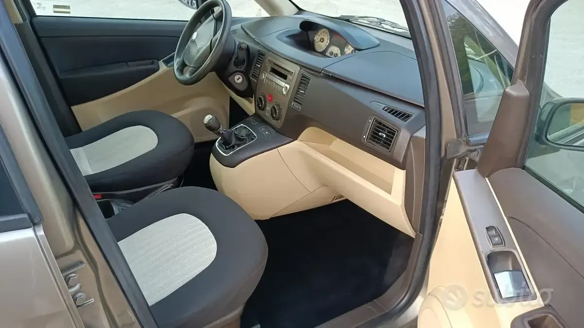 Usata Lancia Musa 69 CV (50 kW) 2007 Marrone Monovolume