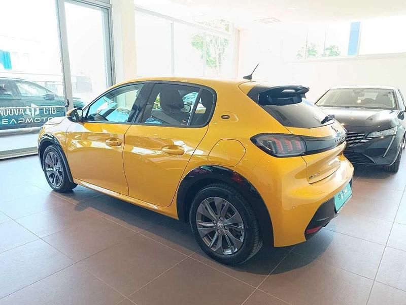 Usata Peugeot e-208 Allure 100 kW (136 CV) 2021 Giallo Utilitaria