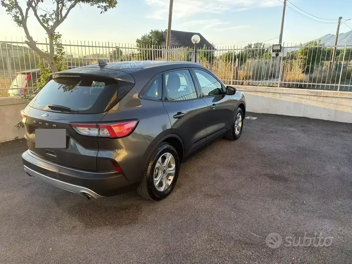 Usata Ford Kuga 120 CV (88 kW) 2021 Grigio SUV