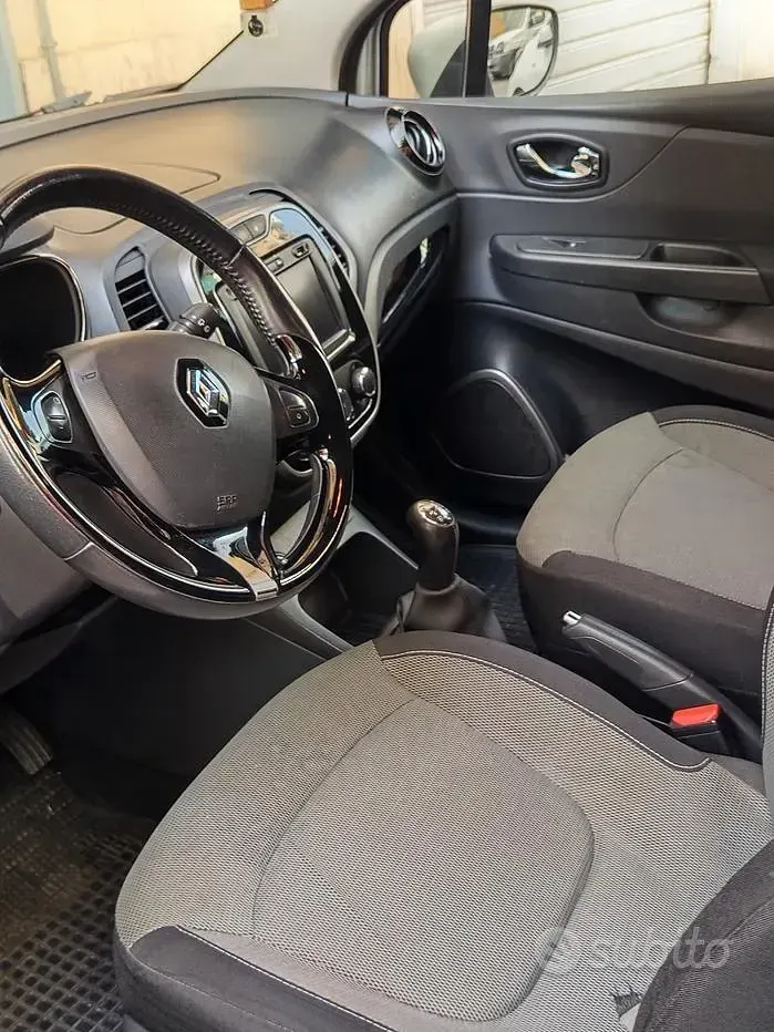 Usata Renault Captur 90 CV (66 kW) 2016 Grigio SUV